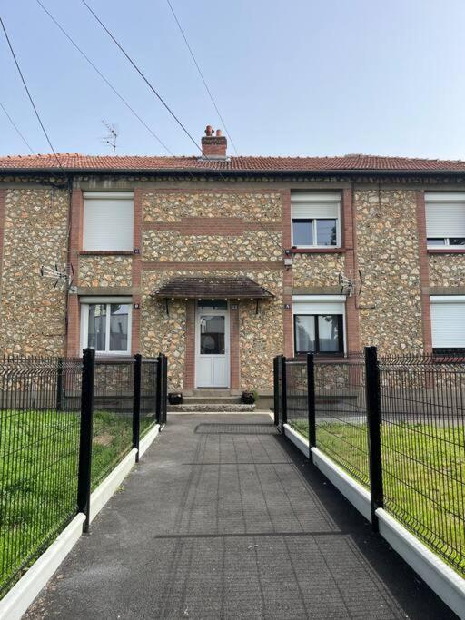 Logement 10 Minutes De Rouen Oissel Exterior photo