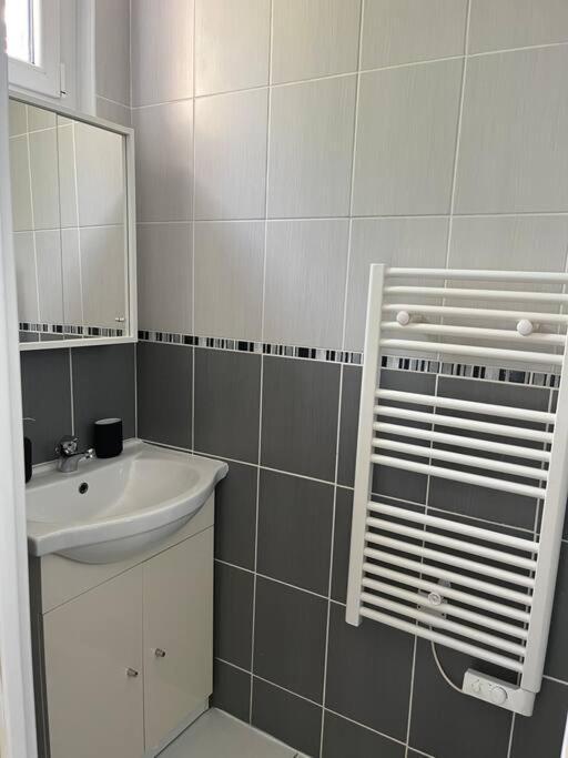 Logement 10 Minutes De Rouen Oissel Exterior photo